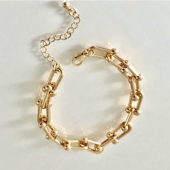 Gold Hardwear Small U Link Bracelet - Picture 3 of 10